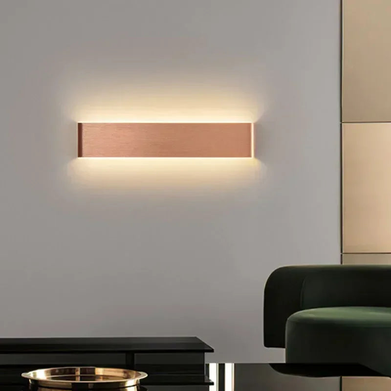 LumiEra moderne LED-Wandleuchte für stimmungsvolle Innenbeleuchtung. Energieeffiziente Akzentbeleuchtung.