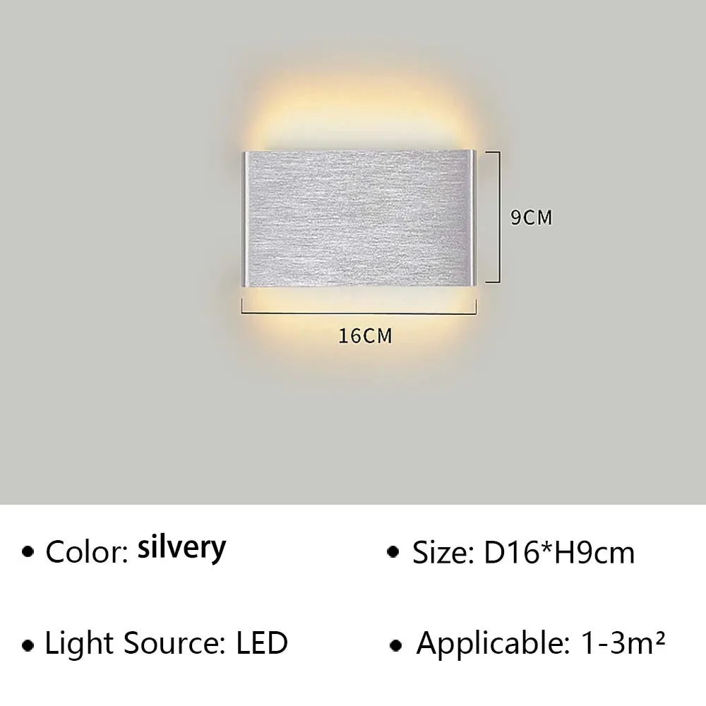 Freistellung der LumiEra LED-Wandleuchte. Moderne Designlampe für energieeffiziente Innenbeleuchtung.