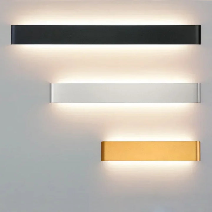 Moderne LED-Wandleuchte für Schlafzimmer. Warme Innenbeleuchtung. Energieeffiziente LumiEra Lampe.
