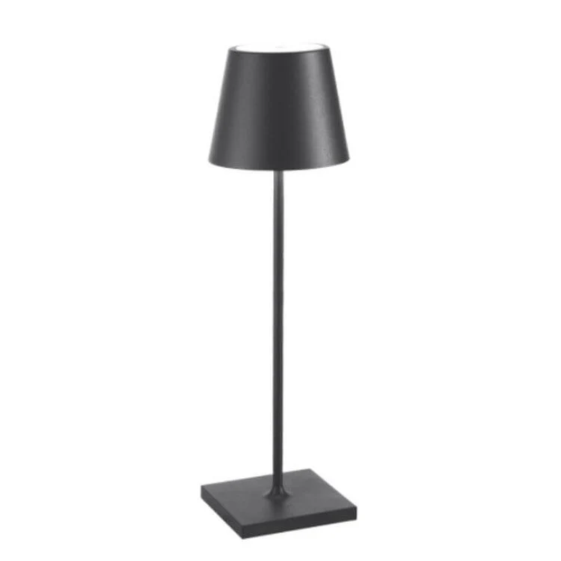 LumiFlex Akku-Tischlampe: Dimmbares LED-Licht, kabellos, bietet Komfort und Stil für Zuhause oder Büro.