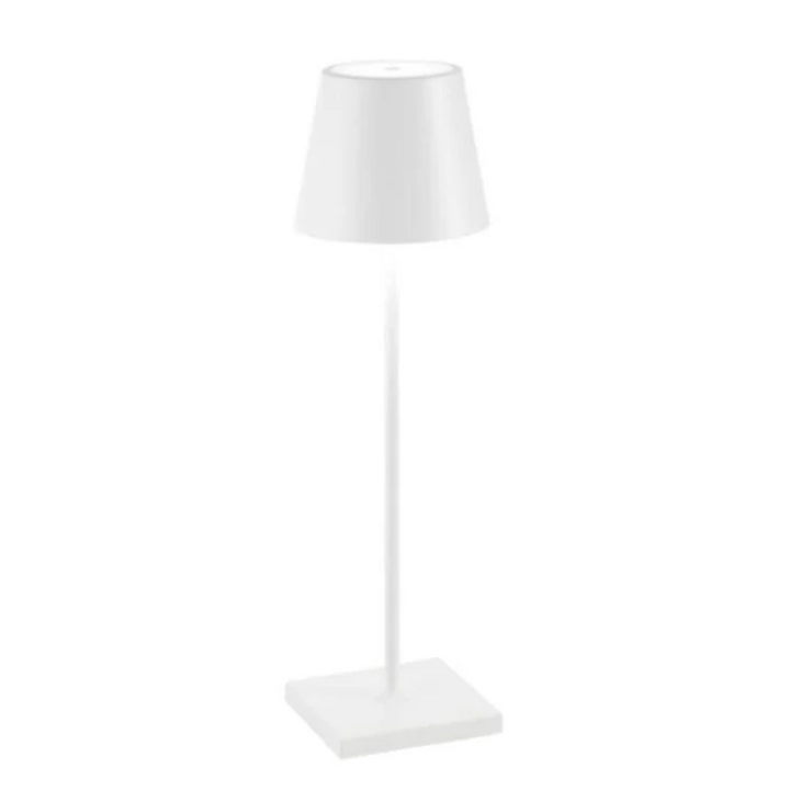 Stilvolle LumiFlex LED-Tischleuchte, kabellos, dimmbar, perfekt als Designelement im Wohnzimmer.
