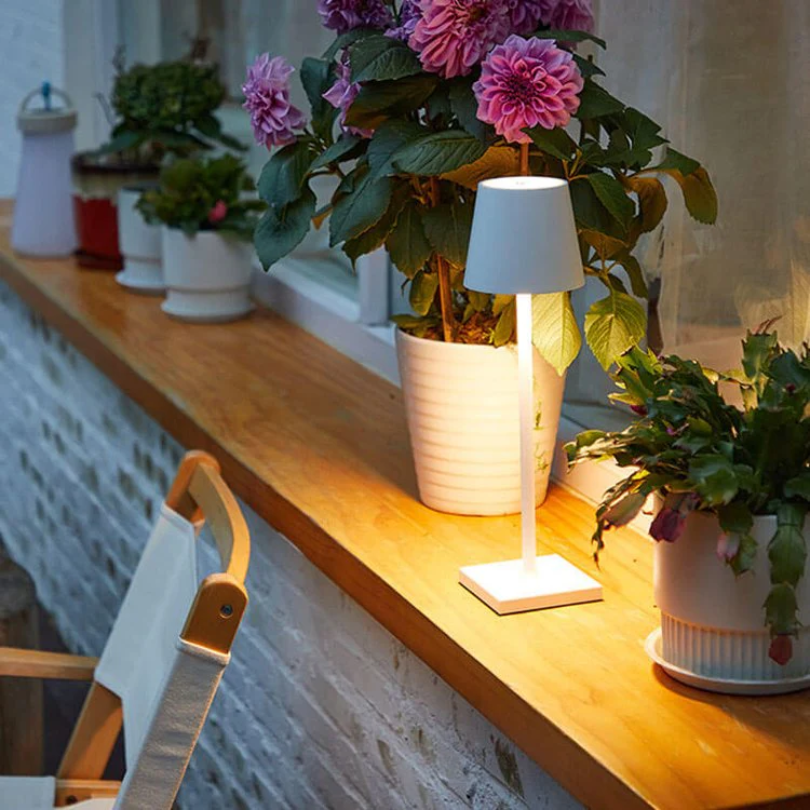 LumiFlex Akku-Nachttischlampe, kabellos, dimmbar, LED, perfekt für entspannte Abende und sanftes Aufwachen.