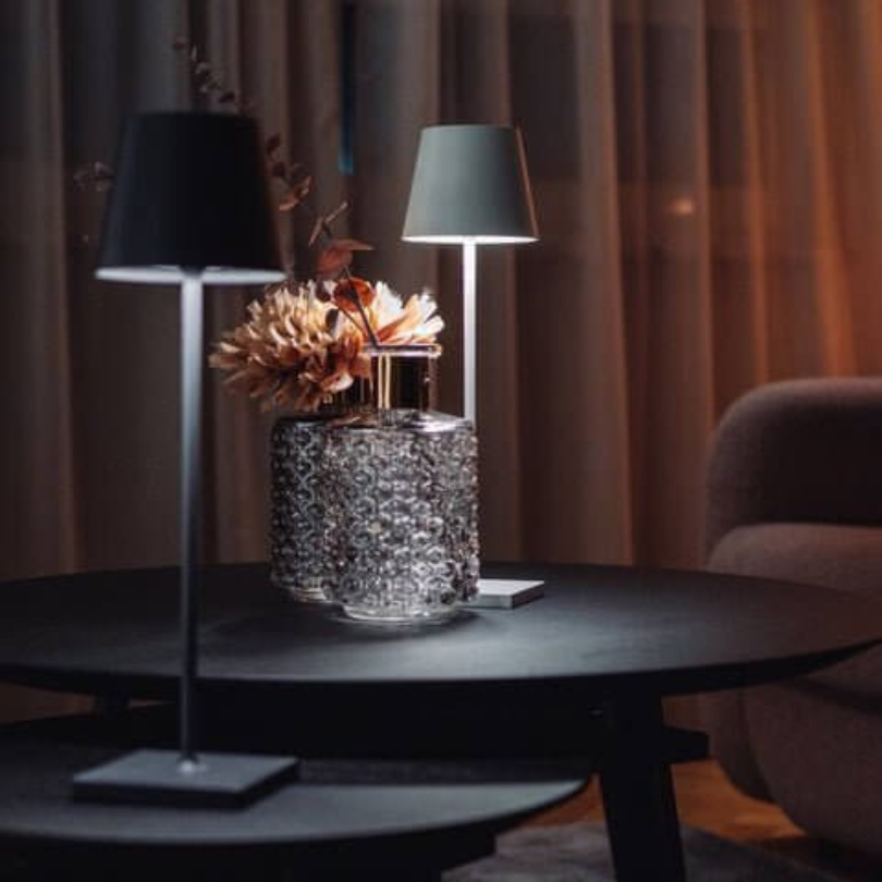Moderne LumiFlex Ambienteleuchte, kabellos, dimmbar, LED, schafft stimmungsvolle Beleuchtung im Raum.
