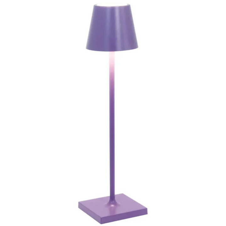 Moderne LumiFlex Leselampe: Kabellose LED-Tischlampe, dimmbar, perfekt für gemütliche Leseabende.