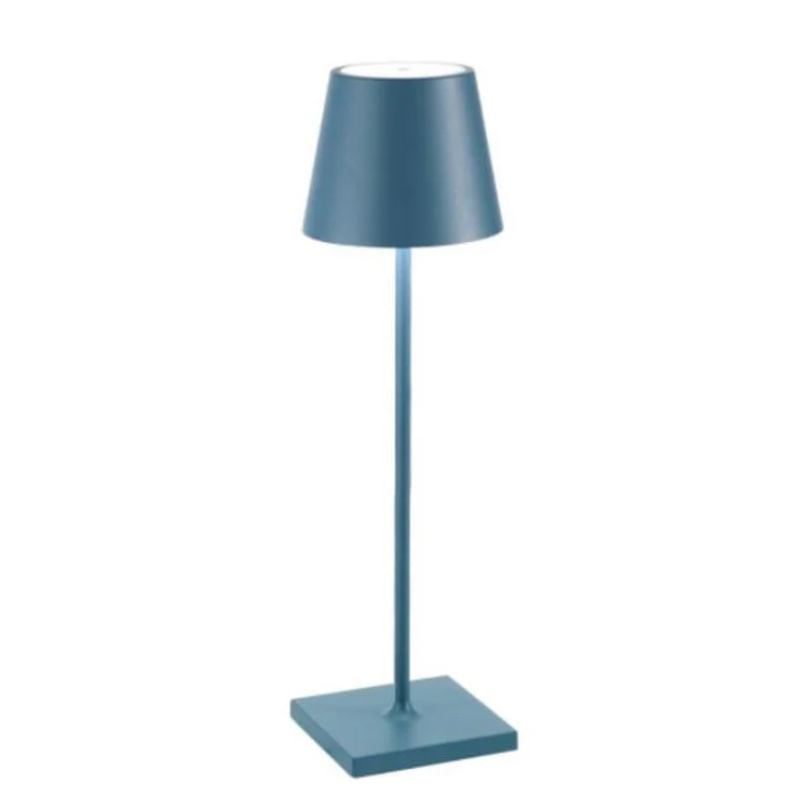 LumiFlex Nachttischlampe mit Akku: Kabellose LED-Leuchte, dimmbar, schafft entspanntes Schlafzimmer-Ambiente.