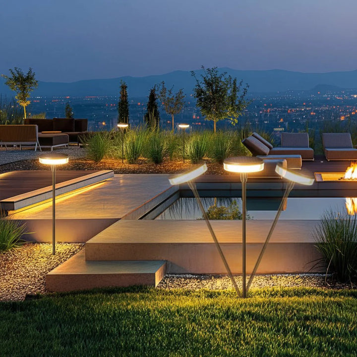 Helle LED Außenbeleuchtung von LUMIGARD für Garten & Terrasse, wasserdicht für sichere Landschaftsbeleuchtung.