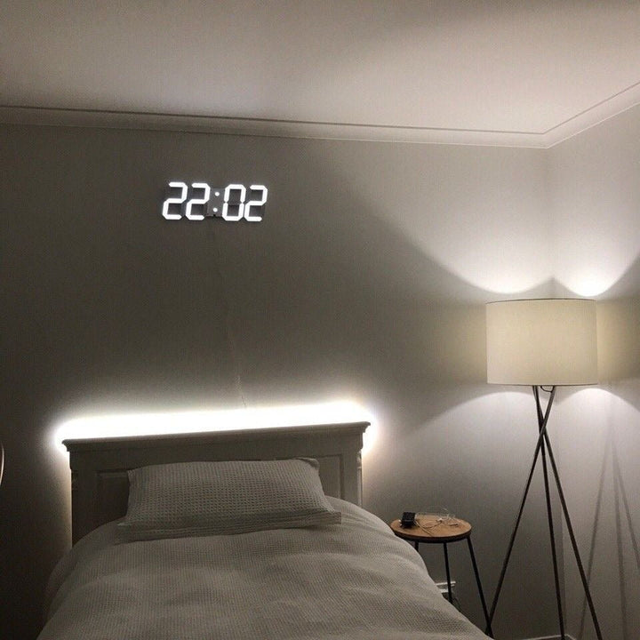 LumiSync Digitaluhr, 3D LED-Wanduhr in Weiß, perfekt als moderne Dekoration.