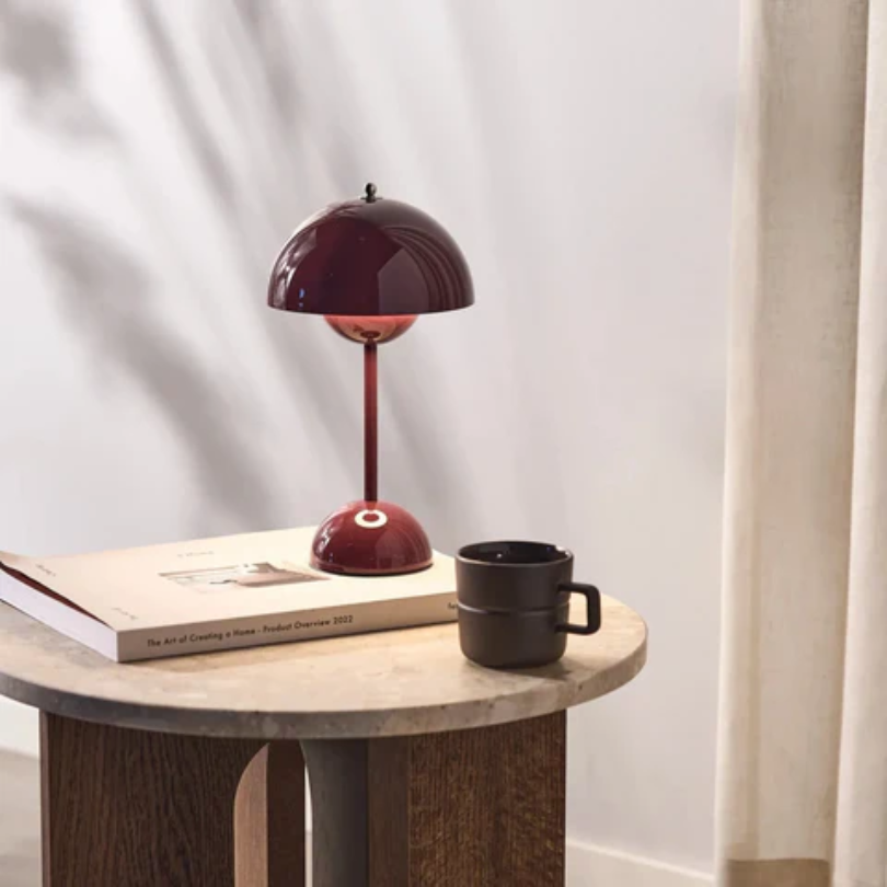 Komfortable LumiTouch LED-Tischlampe, berührungsgesteuertes Stimmungslicht für entspannte Abende und moderne Eleganz.