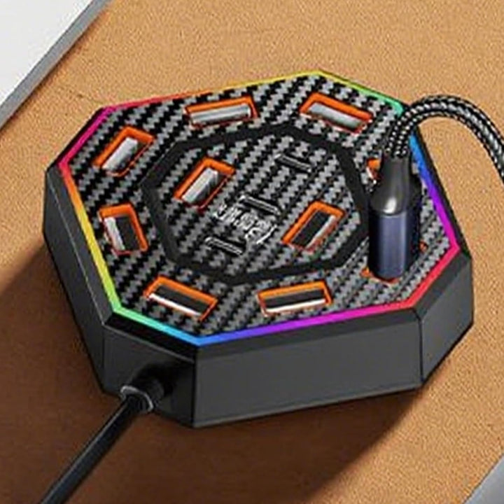 Lumora 13-in-1 Dockingstation mit RGB für Multi-Monitor-Setup, USB-C Hub & bessere Produktivität.