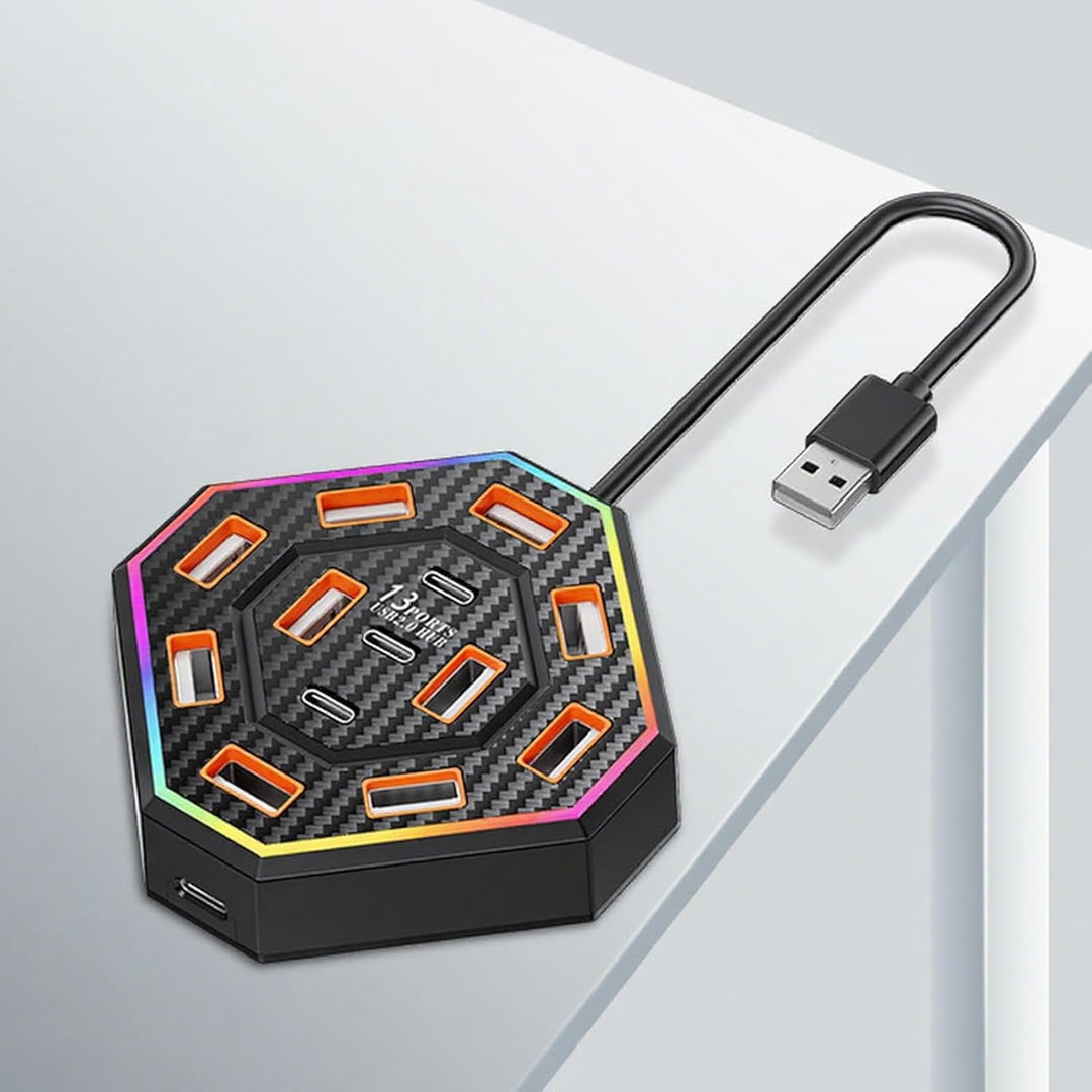 Lumora Universal Dockingstation mit RGB, 13-in-1 USB-C Hub für umfassende Arbeitsplatz-Erweiterung.