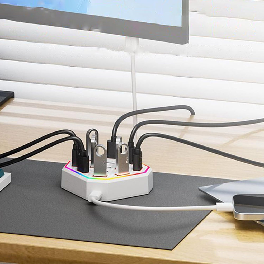 Lumora USB-C Dockingstation mit 13 Anschlüssen, Hub-Funktion & RGB für maximale Produktivität.