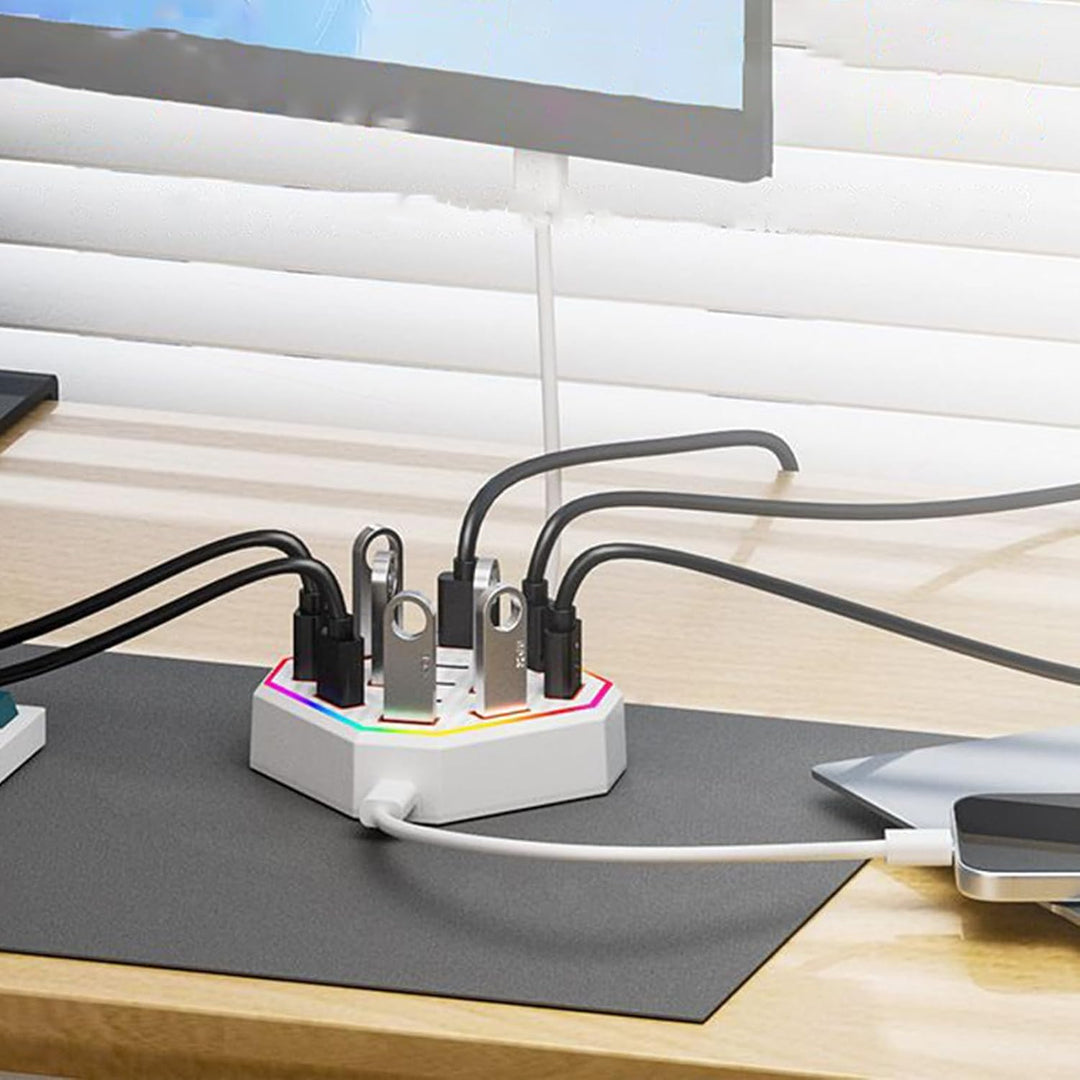Lumora USB-C Dockingstation mit 13 Anschlüssen, Hub-Funktion & RGB für maximale Produktivität.
