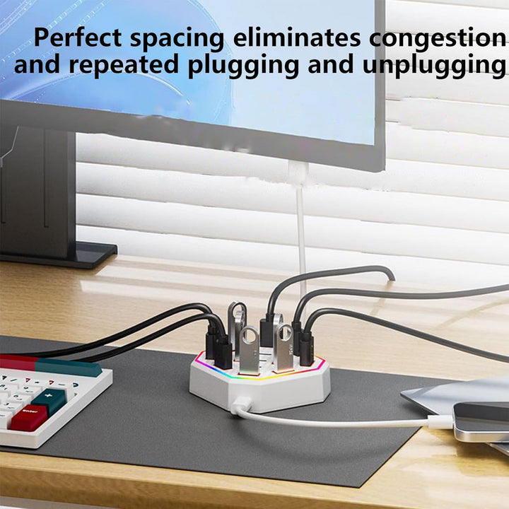 Vielseitige Lumora USB-C Dockingstation 13-in-1 mit RGB als Laptopzubehör & Computererweiterung.