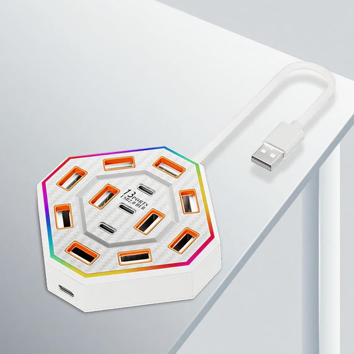 Lumora 13-in-1 Dockingstation: USB-C Hub, multiple Ports, RGB-Beleuchtung für den Schreibtisch.