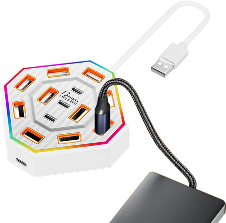 Lumora Universal Dockingstation 13-in-1 mit USB-C Konnektivität und RGB für umfassende Erweiterung.