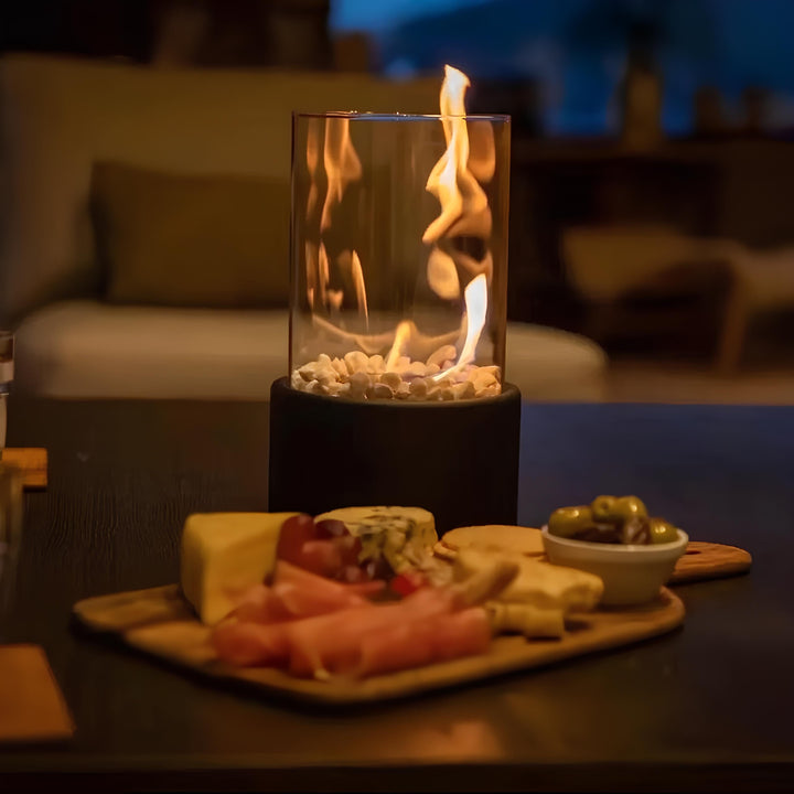 Lumora Ethanol-Tischlampe, erzeugt warmes Licht und gemütliche Atmosphäre im Essbereich oder Salon.