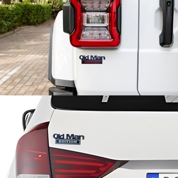 Einzigartiges, humorvolles Auto-Emblem als Fahrzeug-Aufkleber für individuellen Stil.
