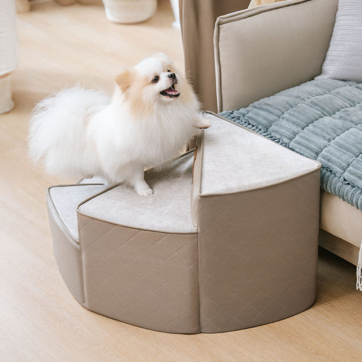 Kunstleder Haustiertreppe für Betten & Sofas, platzsparend im Spiraldesign.
