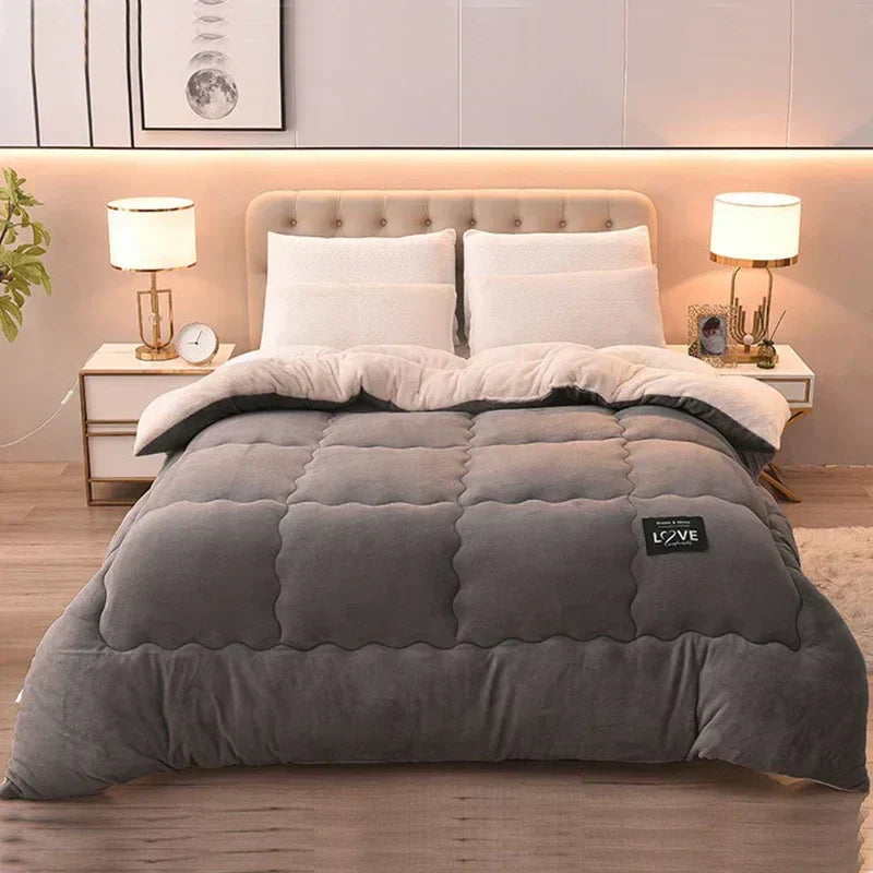 Luxe Winterdecke aus doppeltem Flanell-Fleece, kuschelig warm. Perfekt als gemütliche Schlafzimmer-Dekodecke.