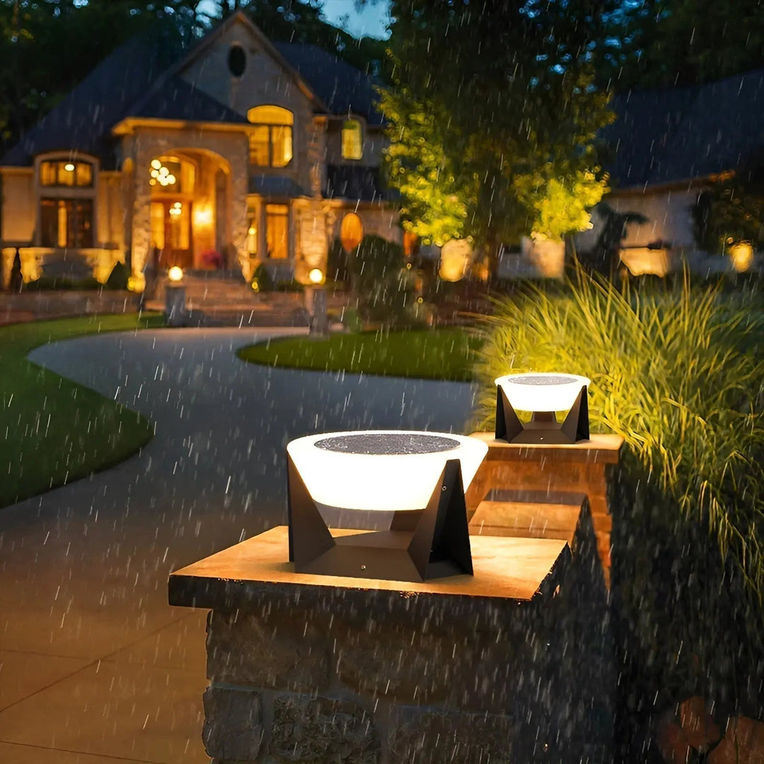 Dekorative japanische Solar-Gartenlampe mit warmem LED-Licht, perfekt für Terrassen & Wege, wetterfest.