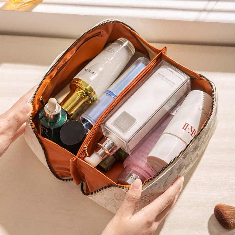 Multifunktionale Damen Make-up-Tasche kariert, aus hochwertigem PU-Leder, ideal für Reisen und Beauty-Organisation.