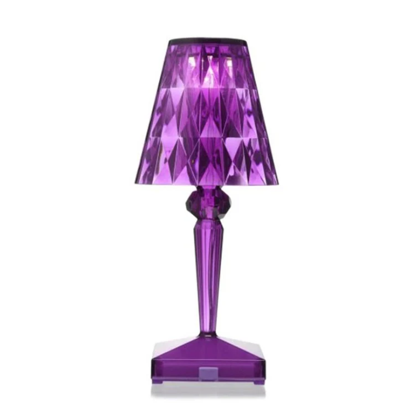 Glamouröse Kristalllampe als Dekolampe, perfekt für stilvolles Interieur mit farbiger Beleuchtung.