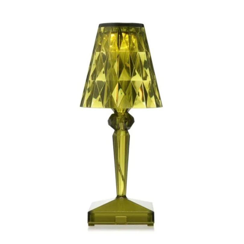 Elegante Kristall-Tischleuchte, die jedem Raum einen Hauch von Luxus und Modernität verleiht.
