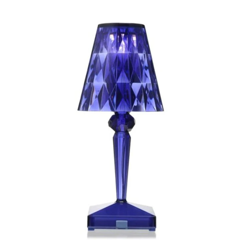 Schlafzimmerlampe im Kristall-Design, sorgt für sanfte Ambientebeleuchtung und zeitlose Eleganz.