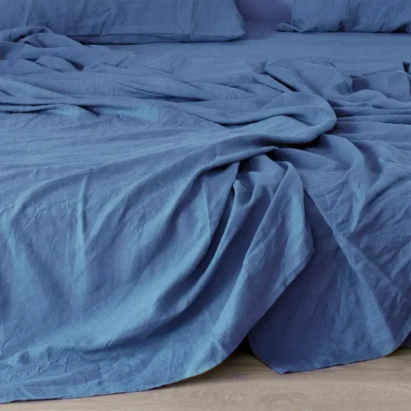 Elegante, luxuriöse Leinen-Bettwäsche. Perfekte Schlafzimmer-Dekoration mit erstklassigem Komfort.