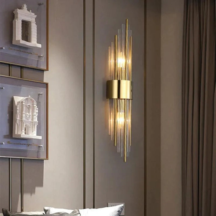 Elegante Luméra Kristall LED Wandleuchte, Designer-Beleuchtung für luxuriöses Ambiente im Wohnbereich oder Flur.