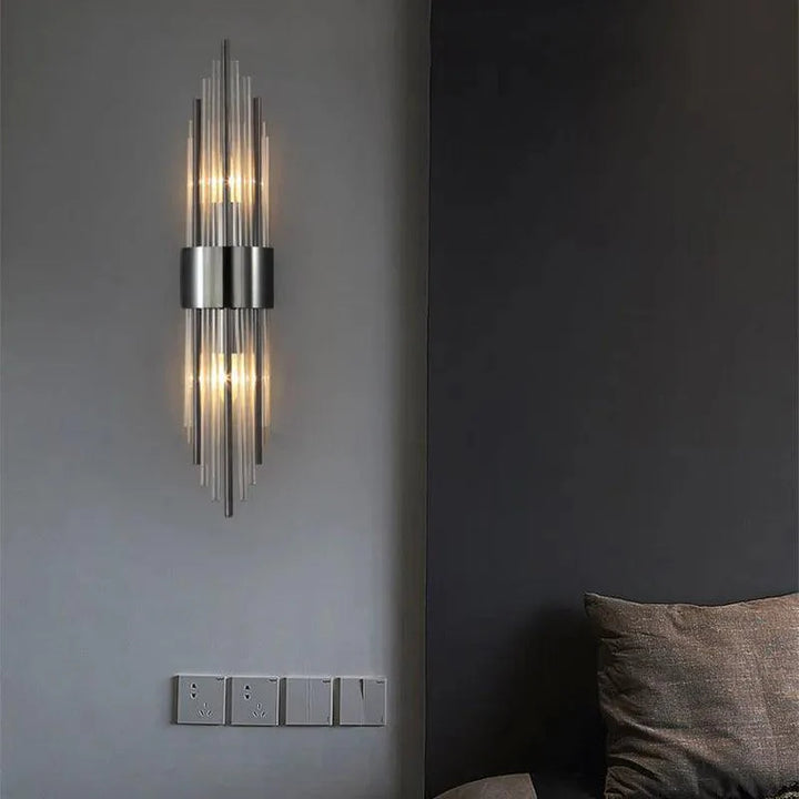 Nahaufnahme der Luméra Kristall LED Wandlampe, zeigt funkelnde Kristalle und sanftes LED-Licht für Ihr Zuhause.