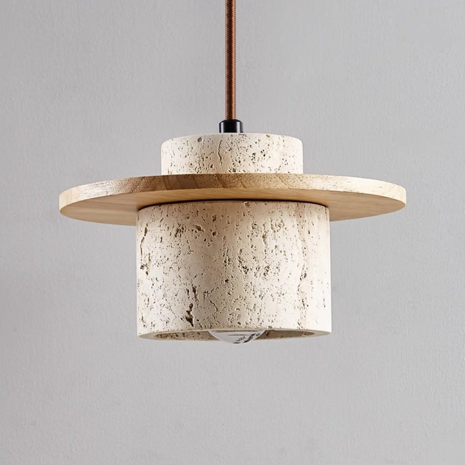 Dekorative Travertin-Hängelampe als Blickfang, ideal für Esszimmer-Beleuchtung oder luxuriöses Wohndesign.