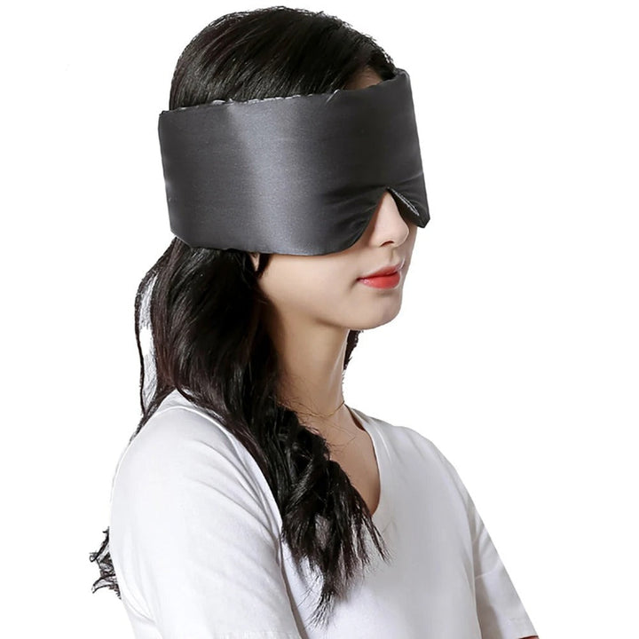 Elegante Schlafhilfe für Wellness und Hautpflege. Weiche Schlafmaske für entspannende Nächte.