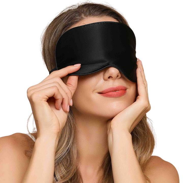 Detailansicht der hochwertigen Unisex Schlafmaske; verstellbares Band & weicher Stoff für optimalen Komfort.