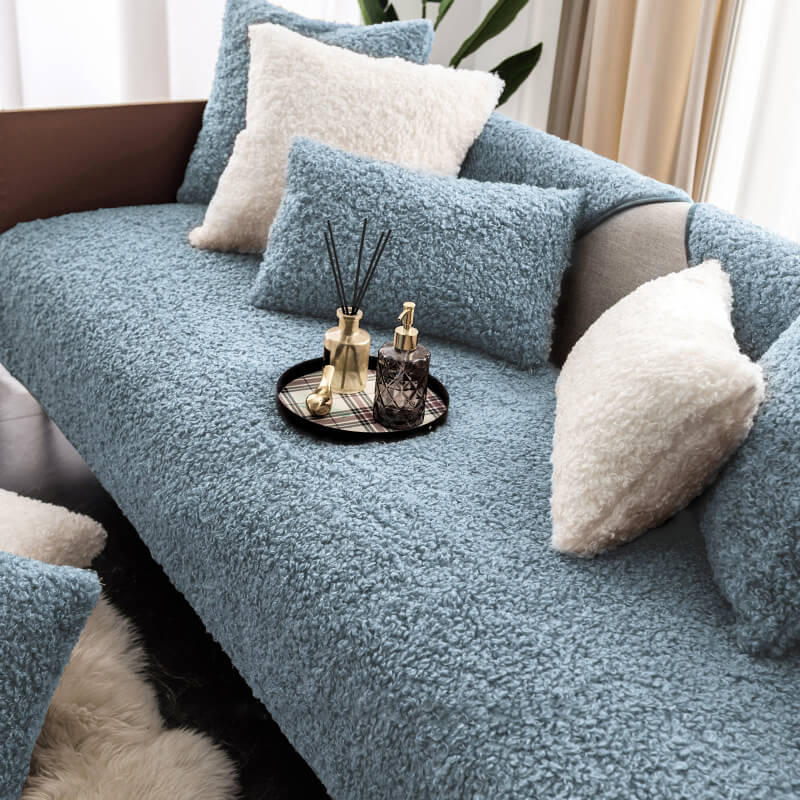 Teddyfleece-Sofabezug in Beige, extra weich und warm, schützt Möbel, ideal für gemütliche Abende.