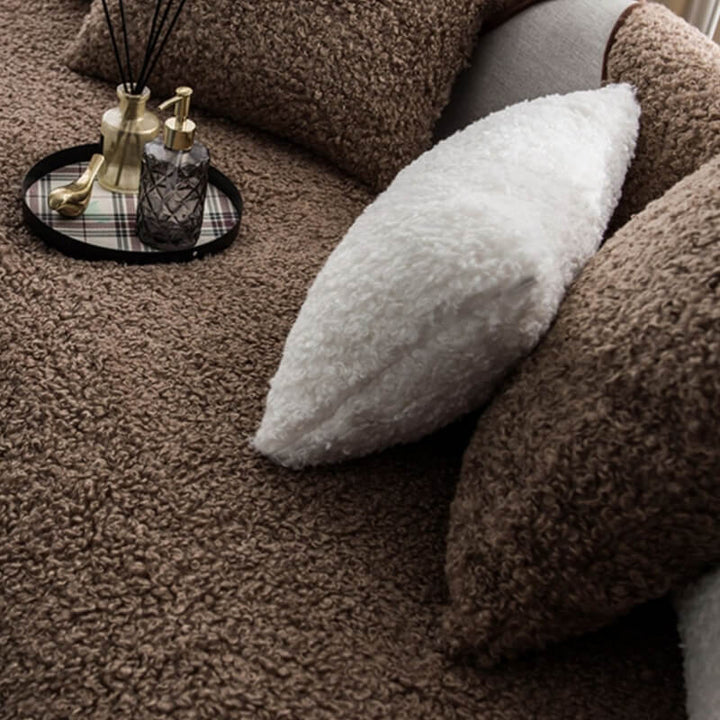 Pflegeleichte Fleece-Decke als Sofaabdeckung, rutschfest & schützend, hält Ihr Sofa sauber und warm.