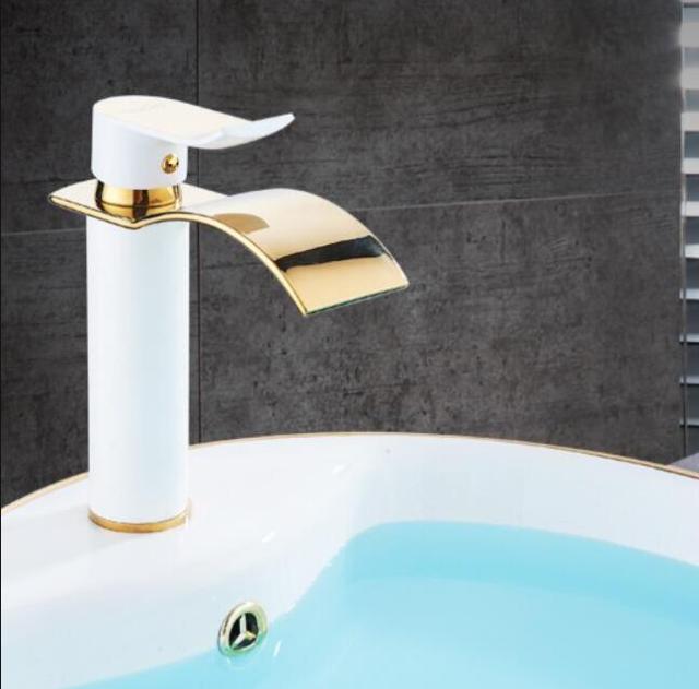 Wasserfall Waschtischarmatur, luxuriöse Messing-Mischbatterie für modernes Bad. Typ: May2023
