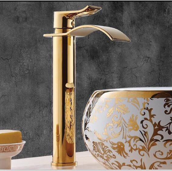 Moderne Wasserfallarmatur aus Messing, Einhandmischer für ein stilvolles Badezimmer.