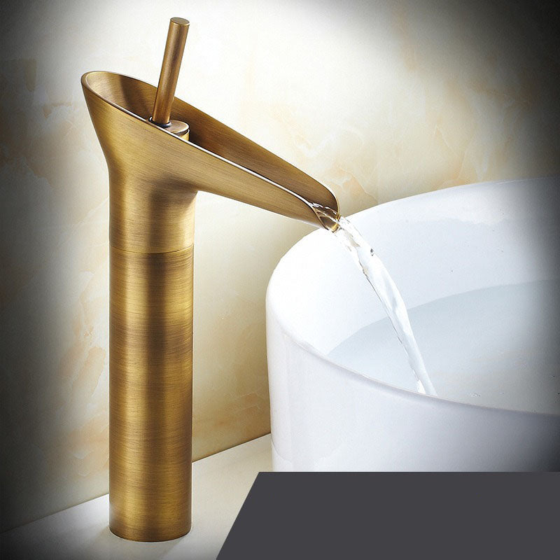 Antike Messing Wasserfall-Armatur, Einzelhebelmischer für klassisches Badezimmer.