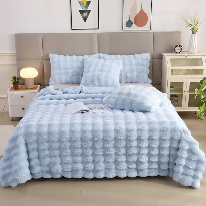 Weiche & warme Kaninchenfellimitat Kuscheldecke, doppellagig, hypoallergen, für luxuriöse Entspannung.