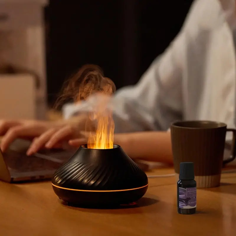 Moderner weißer Aromadiffuser mit sanftem Flammeneffekt – perfektes Geschenk für Entspannung & Raumduft.