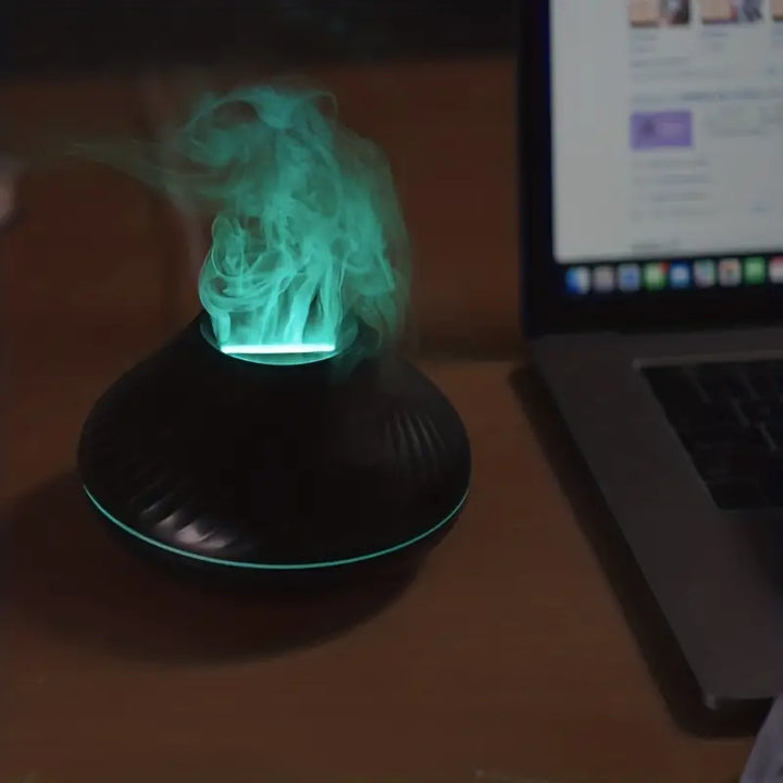 Vielseitiger Aromadiffuser & Luftbefeuchter mit Flammeneffekt-Licht für Wellness und Entspannung zu Hause.