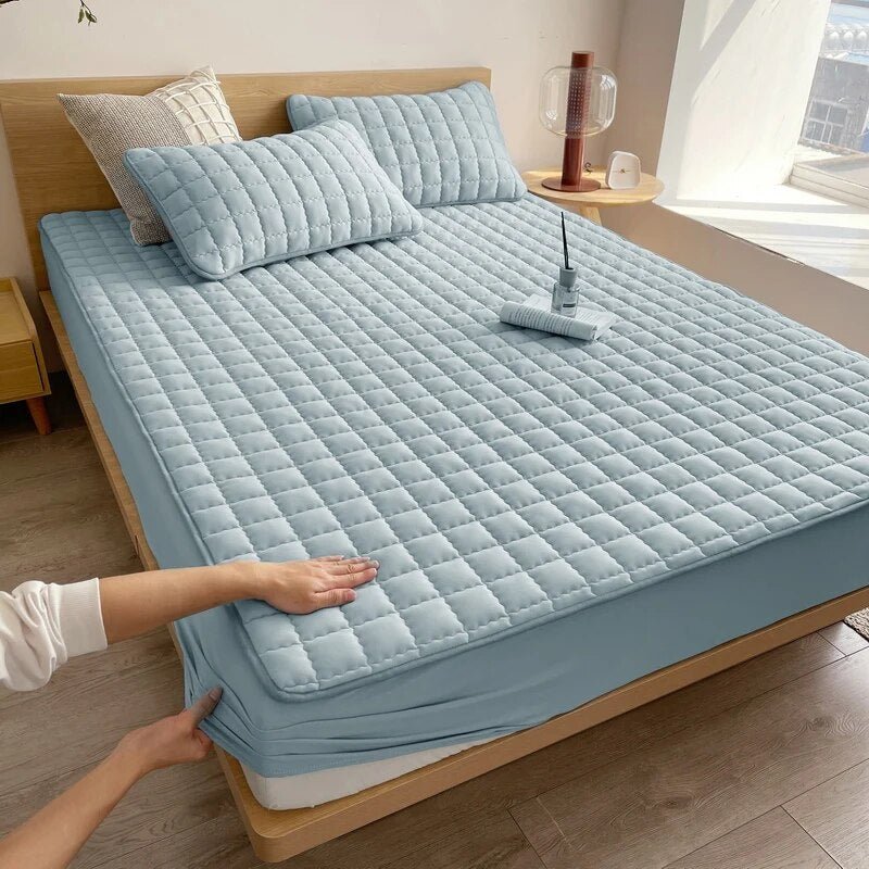 Eleganter Matratzenbezug, weich, atmungsaktiv und hygienisch, für verbesserten Schlafkomfort im Schlafzimmer.