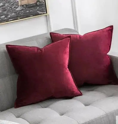 Samt Dekokissenbezug mit luxuriösem Glanz. Perfekt für modernes Interieur und gemütliches Wohnen.