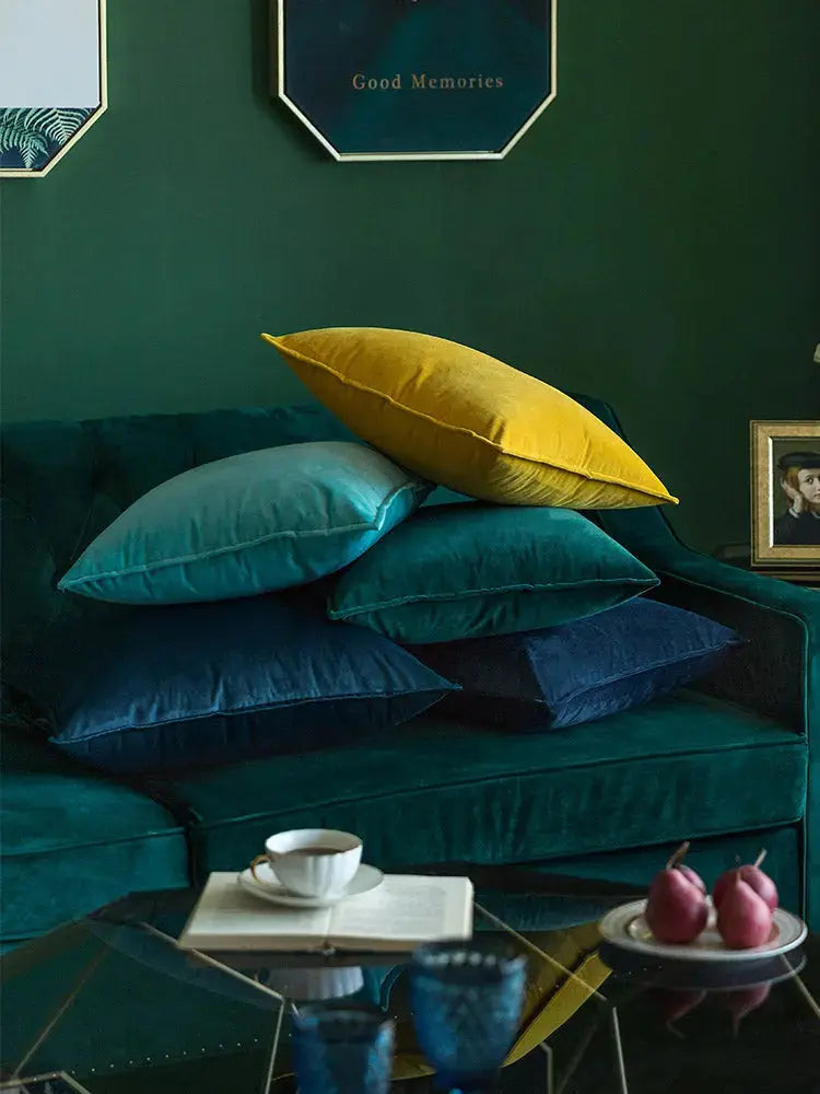Modernes Heimtextil-Accessoire: Samt Kissenbezug für ein luxuriöses Flair in jedem Raum.