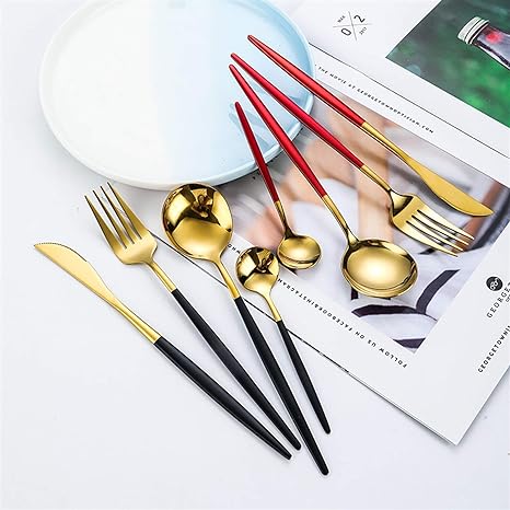 Hochwertiges Edelstahl Besteckset, 24-teilig, glänzend, für luxuriöse Speisen und Deko.