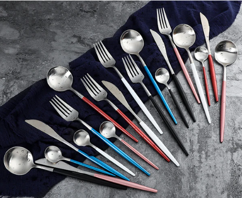 Glänzendes Besteckset 24-teilig, Edelstahl, für 6 Personen, für ein perfektes Speiseerlebnis.