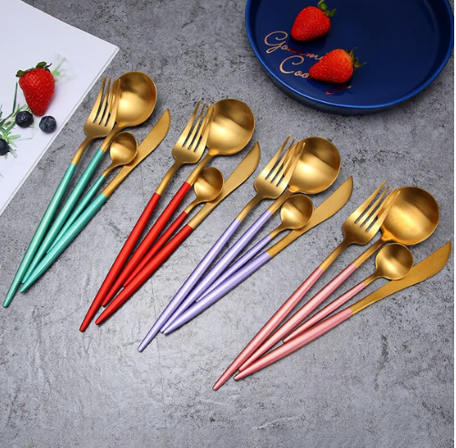 Luxuriöses 24-tlg. Edelstahl Besteckset für 6 Personen. Eleganz für jede Dinnerparty, langlebig.
