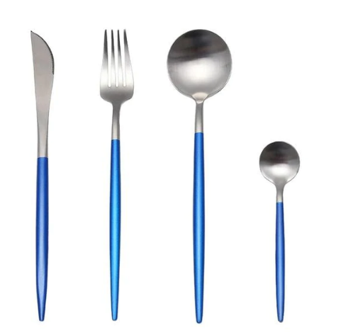 Exklusives Metallbesteck (24-teilig) in mattem Schwarz. Bringt Eleganz auf jeden Esstisch.