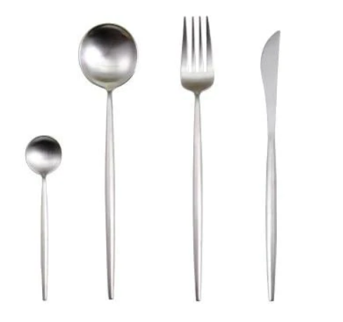 Luxuriöses 24-teiliges Besteckset. Messer, Gabeln, Löffel aus rostfreiem Edelstahl.